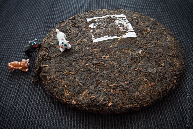 Пуэр отличия. Пуэр 2008. Чай Шен пуэр вековые деревья. Прессованный чай. Пуэр со столетних деревьев.