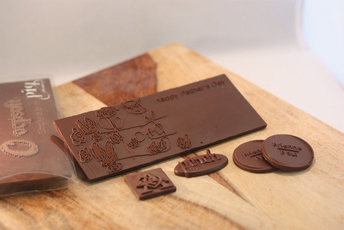 Описание процесса изготовления персонализированного шоколада с собственным логотипом